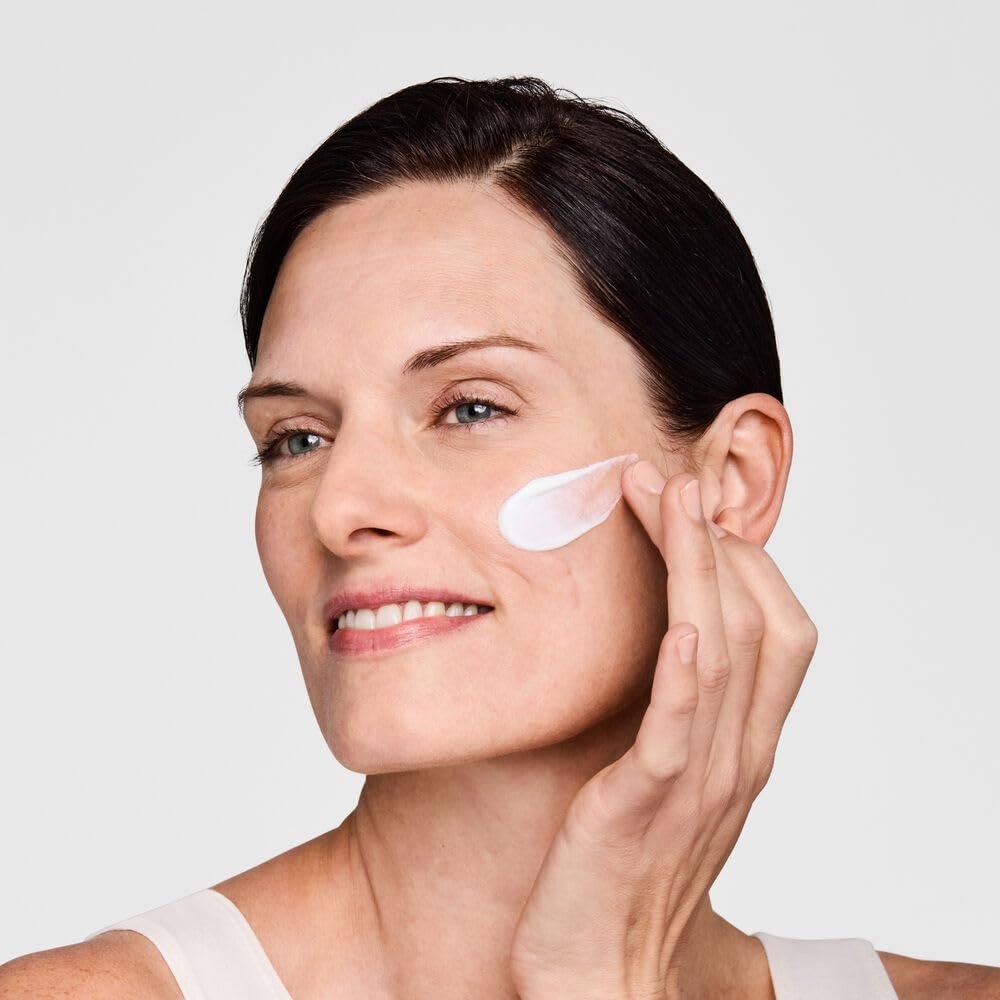 Estee Lauder DayWear Multi-Protection Anti-Oxidant 24H-Moisture Cream SPF 15 | Anti-Aging Moisturizer | Face Moisturizer - Image 2