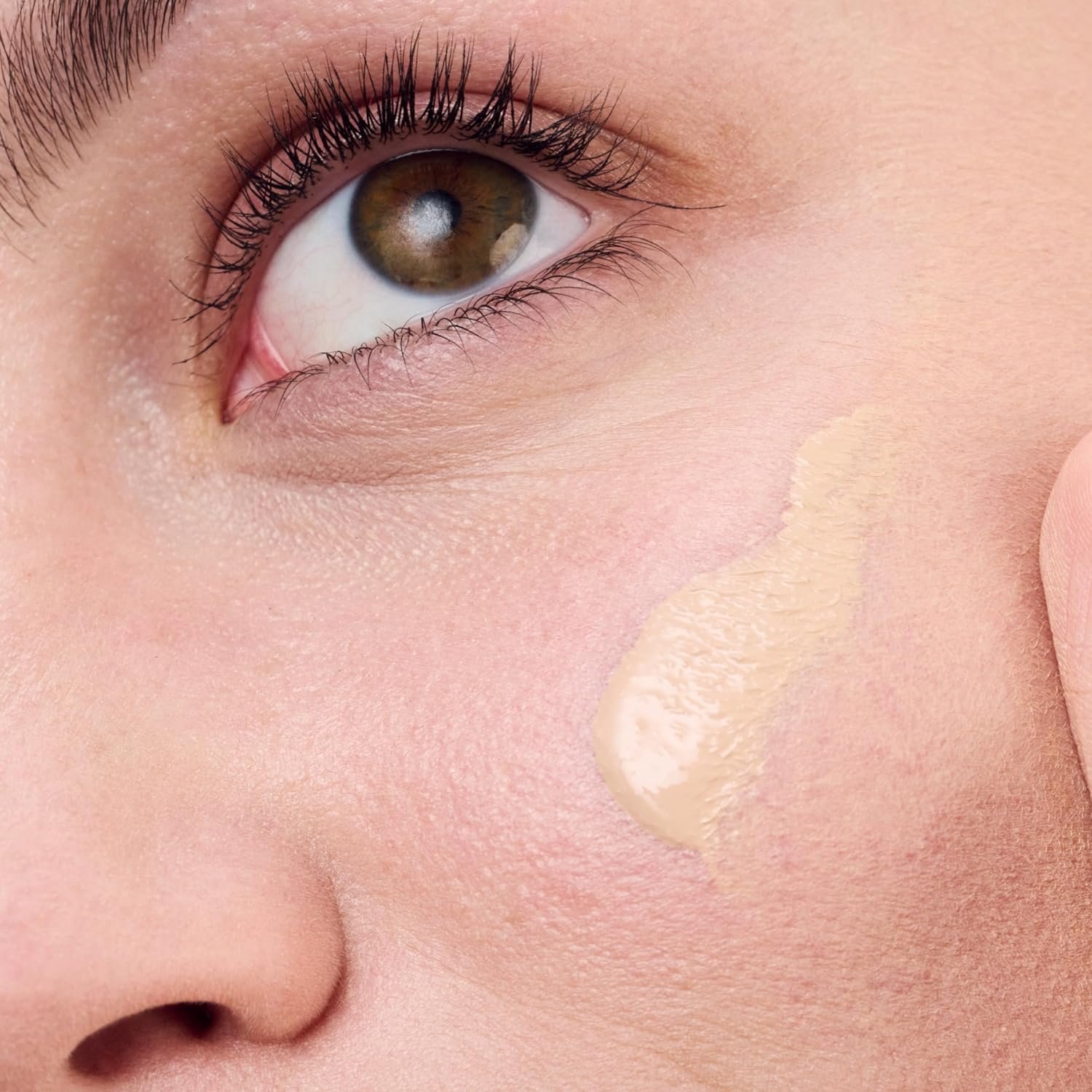 Clinique Redness Solutions Liquid Foundation Makeup Broad Spectrum SPF 15 With Probiotic Technology For Redness-Prone Skin| Medium Coverage + Natural Finish - Image 3