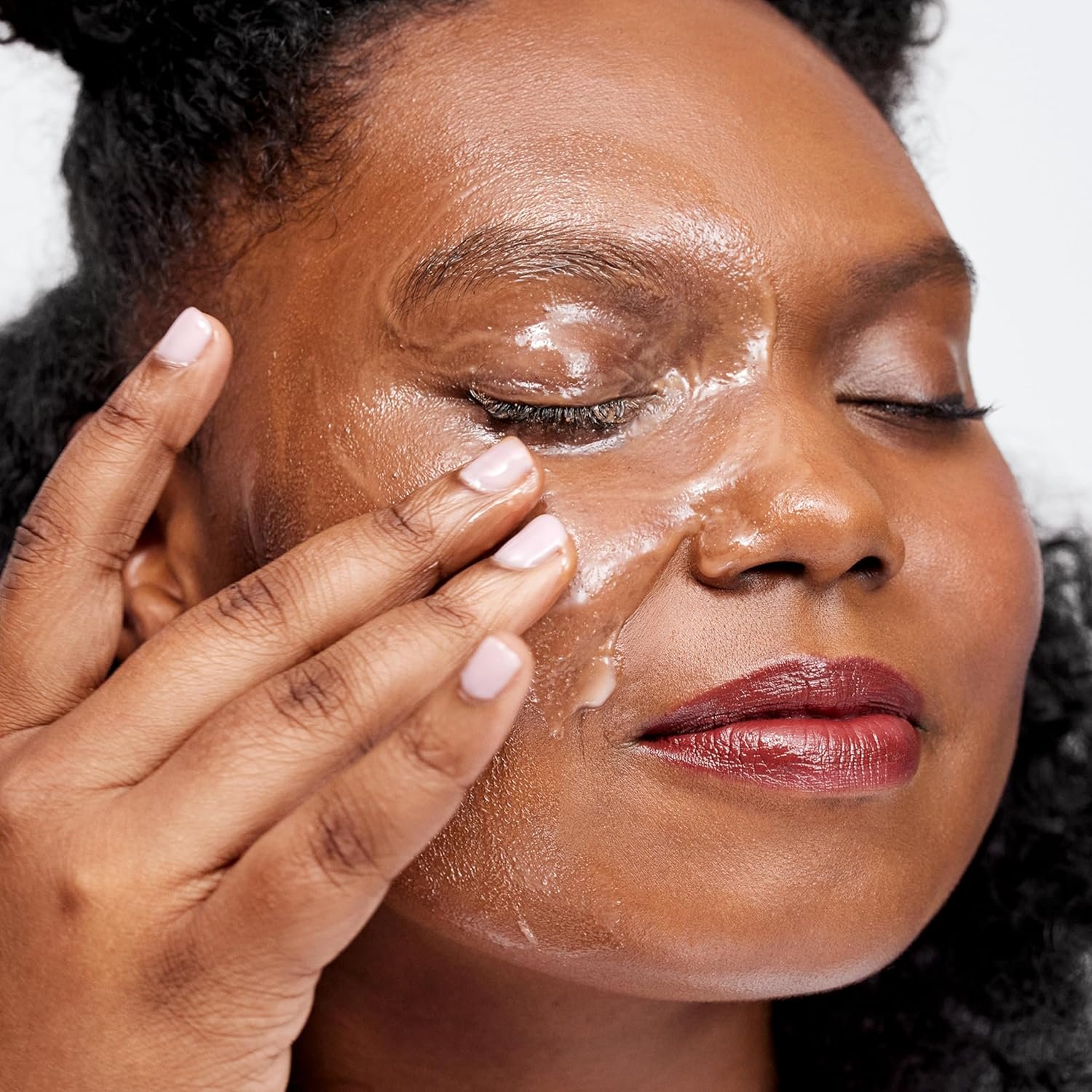 Clinique Take The Day Off Cleansing Balm Makeup Remover | Dissolves Face + Eye Makeup and Sunscreen | For All Skin Types - Image 4